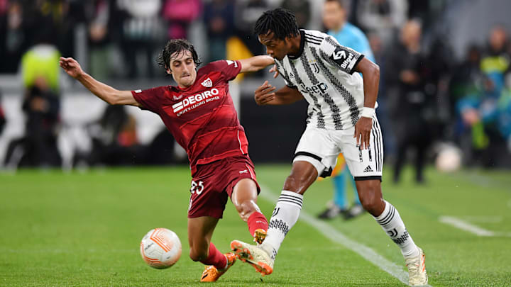 Juventus e Sevilla disputam vaga na final da Europa League 2022/23.