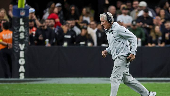Las Vegas puso fin a la etapa de Pete Carroll como entrenador en jefe luego de un año en el que el equipo terminó con marca de 3–14, el peor registro de la NFL. Las Vegas puso fin a la etapa de Pete Carroll como entrenador en jefe luego de un año en el que el equipo terminó con marca de 3–14, el peor registro de la NFL.