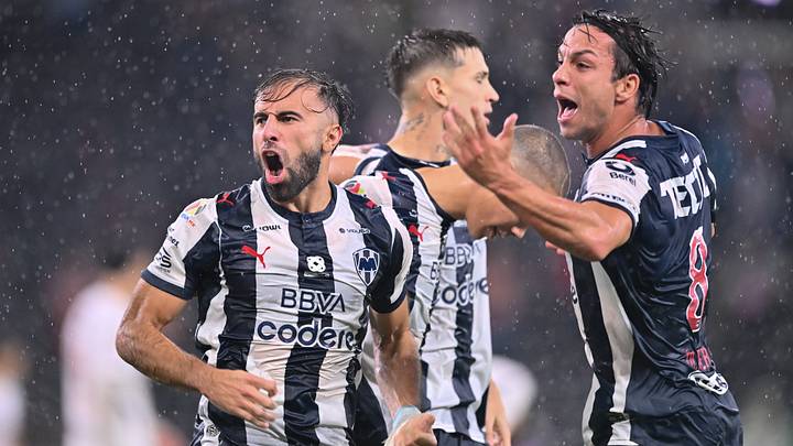 Diego Rossi y Oliver Torres en el juego ante Chivas Diego Rossi y Oliver Torres en el juego ante Chivas