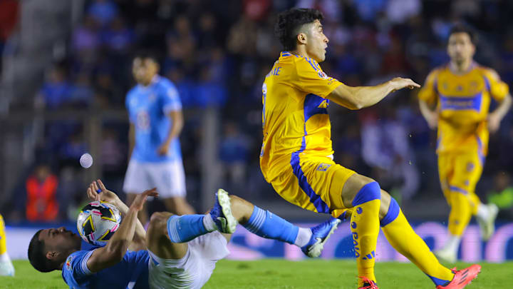 Cruz Azul v Tigres UANL - Torneo Apertura 2024 Liga MX