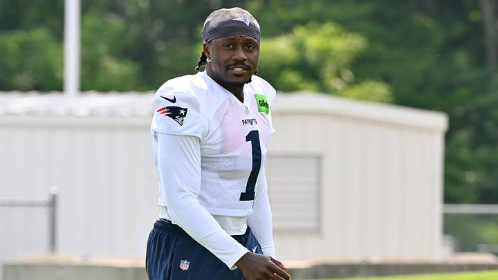 New England Patriots wide receiver A.J. Brown (1) walks to practice for training camp at Gillette Stadium. Mandatory Credit: Eric Canha-Imagn Images New England Patriots wide receiver A.J. Brown (1) walks to practice for training camp at Gillette Stadium. Mandatory Credit: Eric Canha-Imagn Images