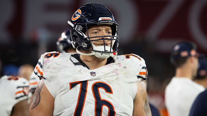 Nov 3, 2024; Glendale, Arizona, USA; Chicago Bears guard Teven Jenkins (76) against the Arizona Cardinals at State Farm Stadium. Mandatory Credit: Mark J. Rebilas-Imagn Images