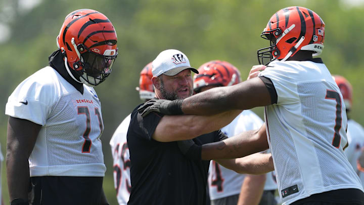 Jun 10, 2025; Cincinnati, OH, USA; Cincinnati Bengals offensive line coach Scott Peters (center) works with offensive tackle Amarius Mims (71) (left) and offensive tackle Caleb Etienne (77) )(right) during practice at Paycor Stadium. Mandatory Credit: Kareem Elgazzar-Imagn Images
