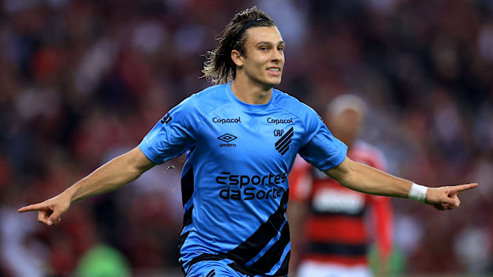 Canobbio fica novamente à disposição no Furacão