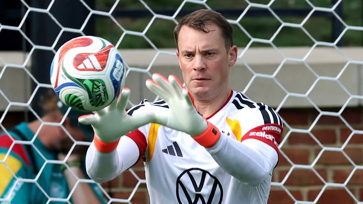 Manuel Neuer ist ins Mannschaftstraining zurückgekehrt Manuel Neuer ist ins Mannschaftstraining zurückgekehrt