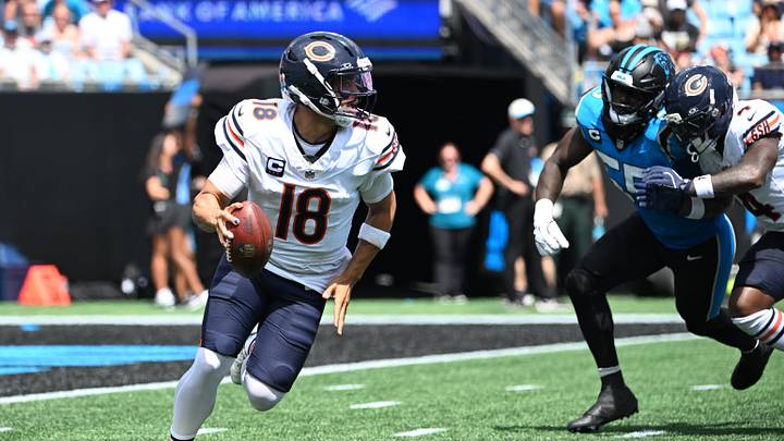 Chicago Bears QB Caleb Williams rolls out to pass against the Carolina Panthers. Mandatory Credit: Bob Donnan-Imagn Images Chicago Bears QB Caleb Williams rolls out to pass against the Carolina Panthers. Mandatory Credit: Bob Donnan-Imagn Images