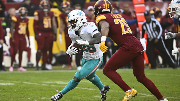 Dec 3, 2023; Landover, Maryland, USA; Miami Dolphins running back De'Von Achane (28) runs past