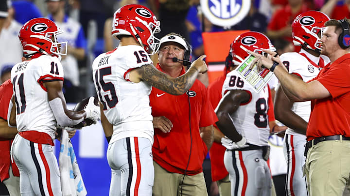 Georgia Bulldogs head coach Kirby Smart talks to quarterback Carson Beck (15)