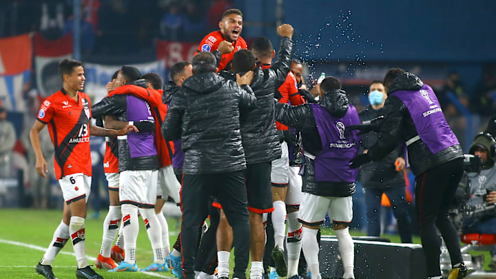 Luiz Fernando foi o herói da classificação do Dragão