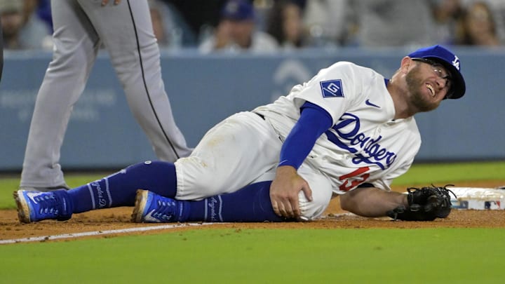 Jul 2, 2025; Los Angeles, California, USA;  Los Angeles Dodgers third baseman Max Muncy (13) grabs his knee after tagging Chicago White Sox right fielder Michael A. Taylor (21) out on an attempted stolen base during the fifth inning at Dodger Stadium. Mandatory Credit: Jayne Kamin-Oncea-Imagn Images