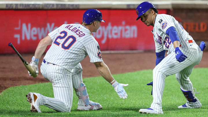 Aug 13, 2025; New York City, New York, USA; New York Mets right fielder Juan Soto (22) is greeted by first baseman Pete Alonso (20) after hitting a two run home run in the second inning against the Atlanta Braves at Citi Field. Mandatory Credit: Wendell Cruz-Imagn Images Aug 13, 2025; New York City, New York, USA; New York Mets right fielder Juan Soto (22) is greeted by first baseman Pete Alonso (20) after hitting a two run home run in the second inning against the Atlanta Braves at Citi Field. Mandatory Credit: Wendell Cruz-Imagn Images