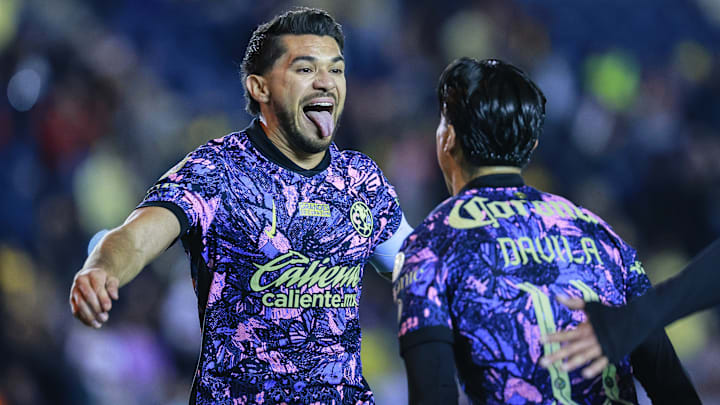 Henry Martín vino desde el banquillo para abrir la goleada 3-0 sobre Santos Laguna