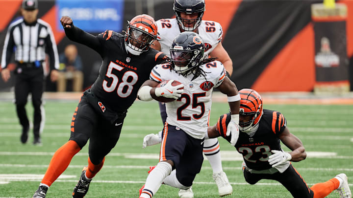 Nov 2, 2025; Cincinnati, Ohio, USA; Chicago Bears running back Kyle Monangai (25) runs the ball against Cincinnati Bengals defensive end Joseph Ossai (58) and cornerback Dax Hill (23) during the third quarter at Paycor Stadium. Mandatory Credit: Joseph Maiorana-Imagn Images Nov 2, 2025; Cincinnati, Ohio, USA; Chicago Bears running back Kyle Monangai (25) runs the ball against Cincinnati Bengals defensive end Joseph Ossai (58) and cornerback Dax Hill (23) during the third quarter at Paycor Stadium. Mandatory Credit: Joseph Maiorana-Imagn Images