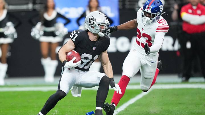 Dec 28, 2025; Paradise, Nevada, USA; Las Vegas Raiders wide receiver Alex Bachman (81) runs with the ball in the first quarter against the New York Giants at Allegiant Stadium. Mandatory Credit: Kirby Lee-Imagn Images Dec 28, 2025; Paradise, Nevada, USA; Las Vegas Raiders wide receiver Alex Bachman (81) runs with the ball in the first quarter against the New York Giants at Allegiant Stadium. Mandatory Credit: Kirby Lee-Imagn Images