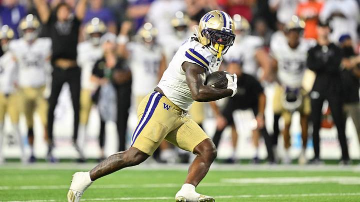 Oct 4, 2025; College Park, Maryland, USA; Washington Huskies running back Jonah Coleman (1) carries the ball against the Maryland Terrapins at SECU Stadium. Mandatory Credit: Jamie Sabau-Imagn Images Oct 4, 2025; College Park, Maryland, USA; Washington Huskies running back Jonah Coleman (1) carries the ball against the Maryland Terrapins at SECU Stadium. Mandatory Credit: Jamie Sabau-Imagn Images