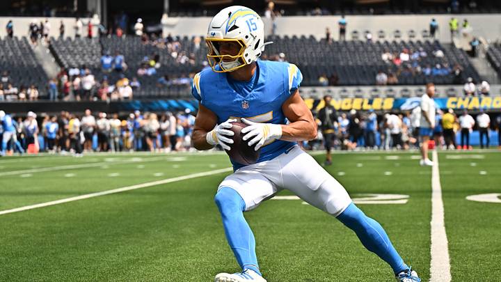 Los Angeles Chargers wide receiver Ladd McConkey (15) warms up prior to a game against the Arizona Cardinals at SoFi Stadium. Mandatory Credit: William Liang-Imagn Images Los Angeles Chargers wide receiver Ladd McConkey (15) warms up prior to a game against the Arizona Cardinals at SoFi Stadium. Mandatory Credit: William Liang-Imagn Images