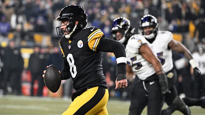 Aaron Rodgers and the Steelers kept their season alive with a late win over the Ravens.