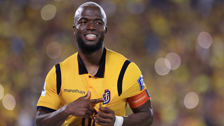 El ecuatoriano Enner Valencia con su selección