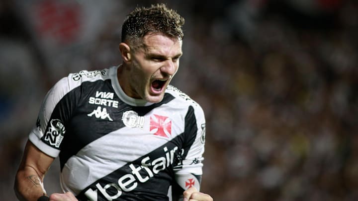 Vegetti fez dois gols na Colina