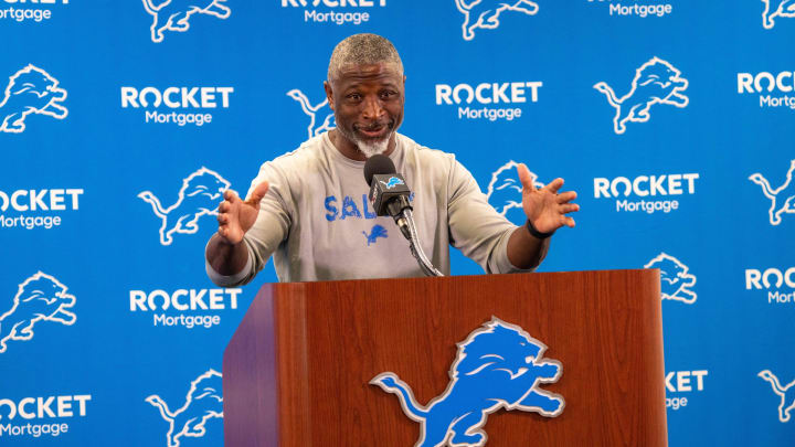 Detroit Lions defensive coordinator Aaron Glenn