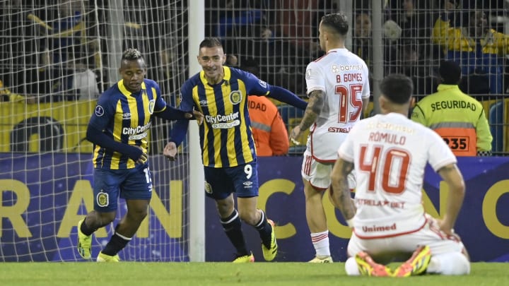 Campaz (e) marcou o gol da partida no Gigante de Arroyito