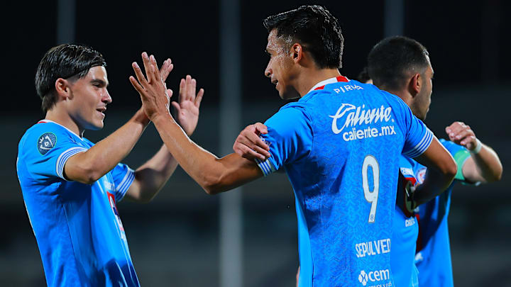 Luka Romero y Ángel Sepúlveda celebran tras anotarle al Seattle Sounders en Ciudad Universitaria