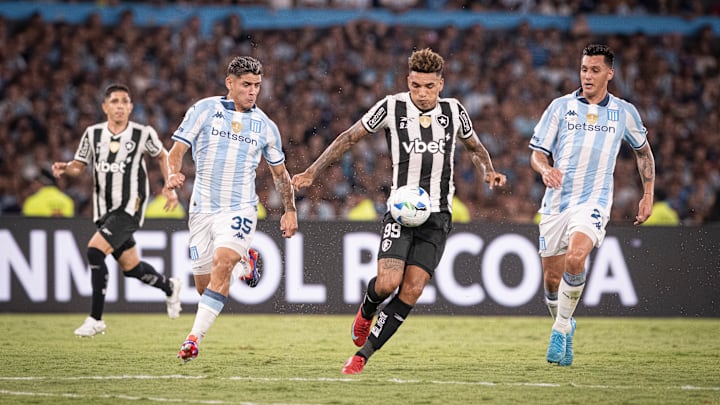 Botafogo e Racing disputam o troféu da Recopa Sul-Americana