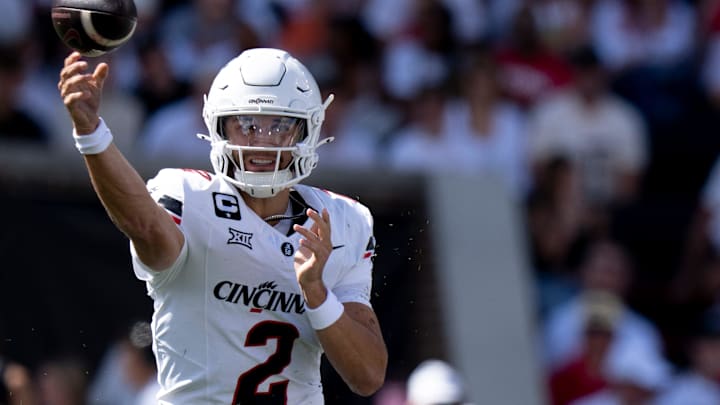 Cincinnati Bearcats quarterback Brendan Sorsby (2) throws a pass in the first quarter of the NCAA football game between the Cincinnati Bearcats and Bowling Green Falcons.