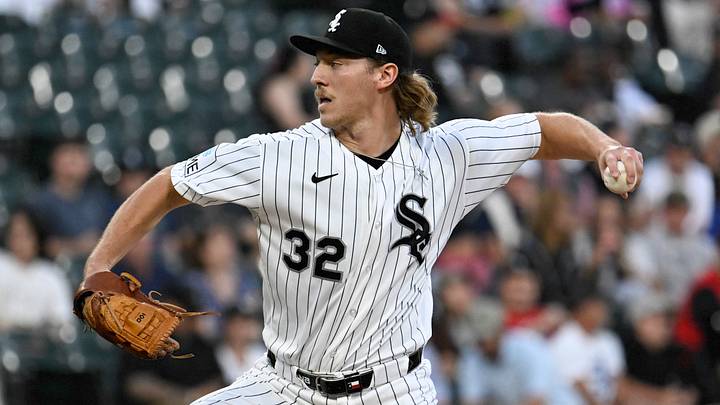 Sep 10, 2026; Chicago, Illinois, USA; Chicago White Sox pitcher Hagen Smith (32) delivers the ball during the first inning against the Pittsburgh Pirates at Rate Field. Mandatory Credit: Matt Marton-Imagn Images Sep 10, 2026; Chicago, Illinois, USA; Chicago White Sox pitcher Hagen Smith (32) delivers the ball during the first inning against the Pittsburgh Pirates at Rate Field. Mandatory Credit: Matt Marton-Imagn Images