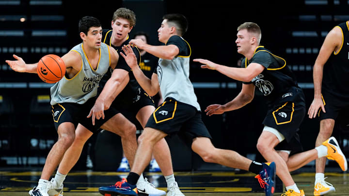 Iowa’s Joey Matteoni (44) passes the ball to Peyton McCollum (5) as Trevin Jirak (27) and Bennett Stirtz (14) defend during practice Oct. 15, 2025 at Carver-Hawkeye Arena in Iowa City, Iowa.