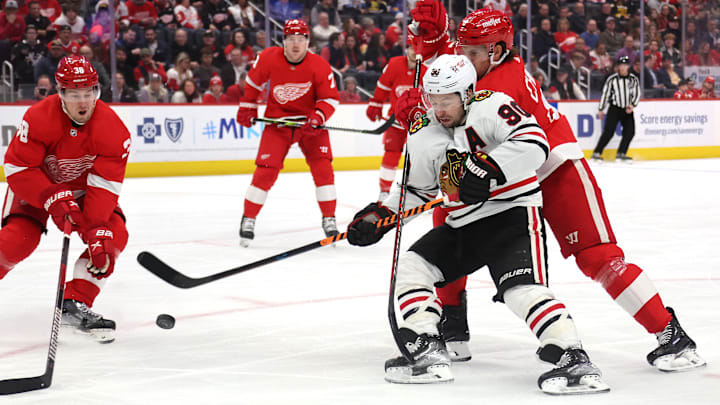 Chicago Blackhawks v Detroit Red Wings