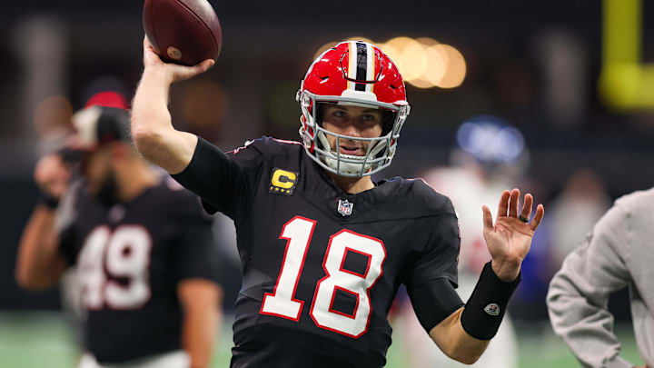 Dec 22, 2024; Atlanta, Georgia, USA; Atlanta Falcons quarterback Kirk Cousins (18) prepares for a game against the New York Giants at Mercedes-Benz Stadium. Mandatory Credit: Brett Davis-Imagn Images
Dec 22, 2024; Atlanta, Georgia, USA; Atlanta Falcons quarterback Kirk Cousins (18) prepares for a game against the New York Giants at Mercedes-Benz Stadium. Mandatory Credit: Brett Davis-Imagn Images