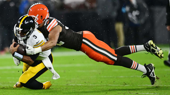 Nov 21, 2024; Cleveland, Ohio, USA; Cleveland Browns linebacker Elerson G. Smith (52) tackles Pittsburgh Steelers quarterback Russell Wilson (3) during the first quarter at Huntington Bank Field. Mandatory Credit: Ken Blaze-Imagn Images