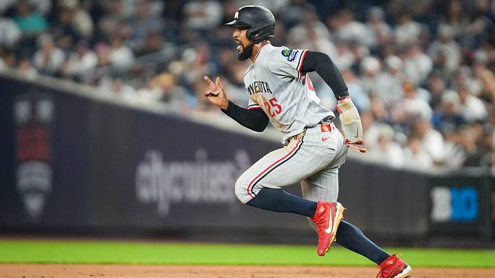 Minnesota Twins center fielder Byron Buxton attempts to steal second base during a game against the New York Yankees at Yankee Stadium, Aug 13, 2025.