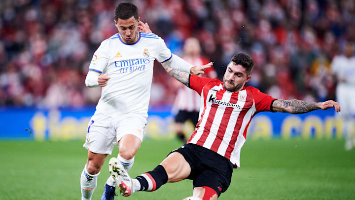 Eden Hazard im Kampf um den Ball mit Bilbaos Unai Núñez.