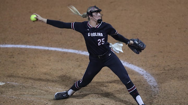 May 8, 2025; Athens, GA, USA; South Carolina starting pitcher/relief pitcher Jori Heard (25) pitches during a game against Texas A&M at Jack Turner Stadium. Mandatory Credit: Mady Mertens-Imagn Images