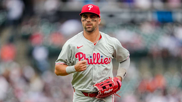 Whit Merrifield puede jugar varias posiciones