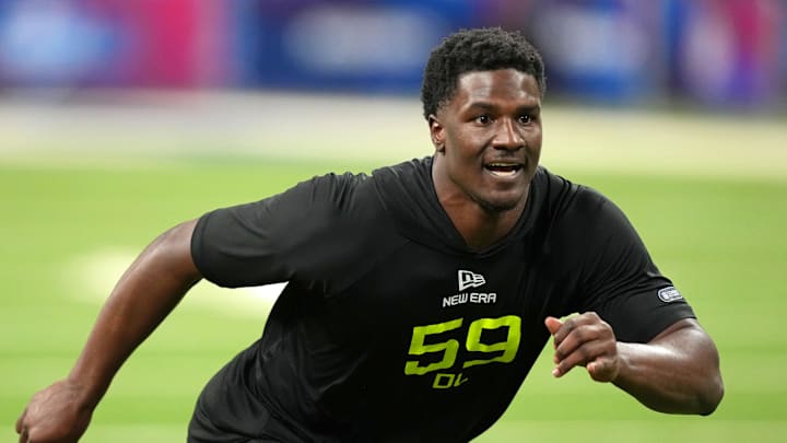 Tennessee defensive lineman James Pearce 