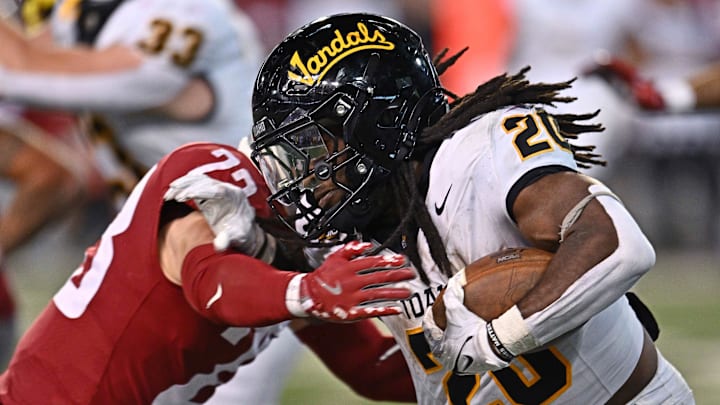 Idaho Vandals running back Elisha Cummings (20)