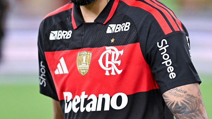 Patrocinador do Flamengo, BRB enfrenta crise e quer reduzir investimento Patrocinador do Flamengo, BRB enfrenta crise e quer reduzir investimento