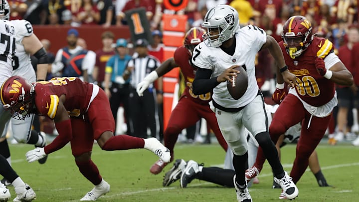 Sep 21, 2025; Landover, Maryland, USA; Las Vegas Raiders quarterback Geno Smith (7) scrambles from Washington Commanders defensive end Javontae Jean-Baptiste (90) during the third quarter at Northwest Stadium. Mandatory Credit: Geoff Burke-Imagn Images Sep 21, 2025; Landover, Maryland, USA; Las Vegas Raiders quarterback Geno Smith (7) scrambles from Washington Commanders defensive end Javontae Jean-Baptiste (90) during the third quarter at Northwest Stadium. Mandatory Credit: Geoff Burke-Imagn Images