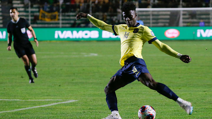 Jhoanner Chávez s'engage avec le RC Lens.