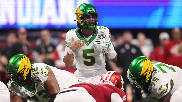 Oregon Ducks quarterback Dante Moore.