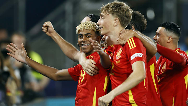 Rivais em LaLiga, Yamal e Huijsen são companheiros na seleção