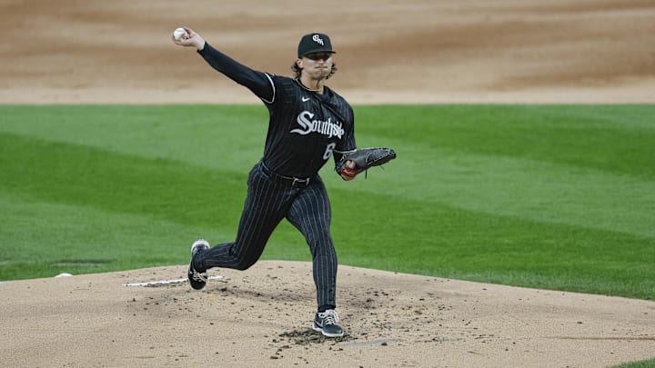 Chicago, Illinois, USA; Chicago White Sox starting pitcher Davis Martin (65) delivers a pitch against the Detroit Tigers during the second inning at Guaranteed Rate Field.