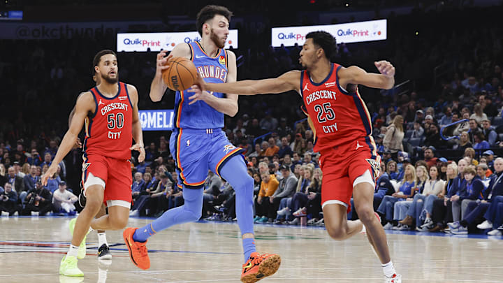 Feb 10, 2025; Oklahoma City, Oklahoma, USA; New Orleans Pelicans guard Trey Murphy III (25) steals the ball away from Oklahoma City Thunder forward Chet Holmgren (7) during the second quarter at Paycom Center. Mandatory Credit: Alonzo Adams-Imagn Images