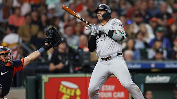 Gleyber Torres recibió un bolazo en el juego del viernes entre Yankees de Nueva York y Astros de Houston
