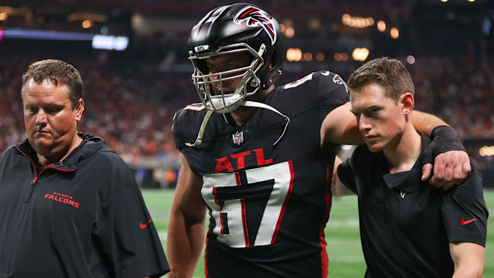 Sep 22, 2024; Atlanta, Georgia, USA; Atlanta Falcons center Drew Dalman (67) leaves the field with an injury against the Kansas City Chiefs in the second quarter at Mercedes-Benz Stadium. Mandatory Credit: Brett Davis-Imagn Images
