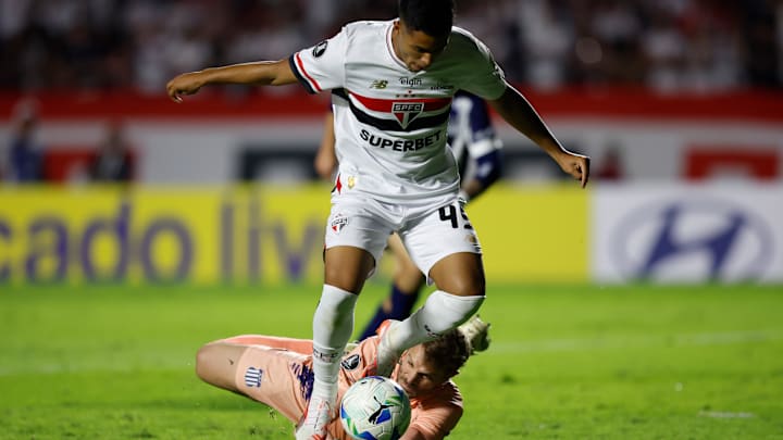 Jogador tem apenas 18 anos de idade Jogador tem apenas 18 anos de idade