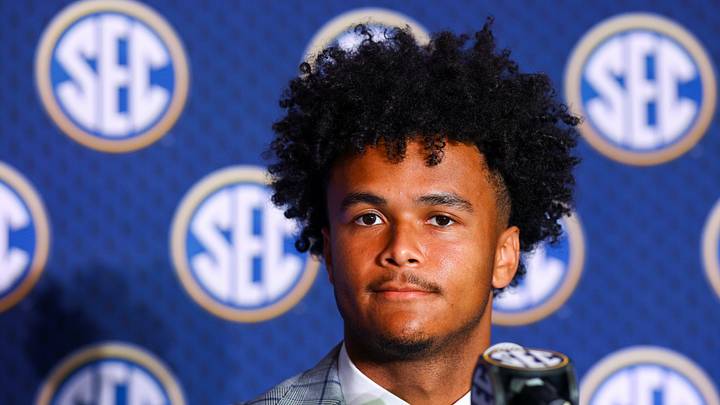 Jul 20, 2026; Tampa, FL, USA; Kentucky Wildcats quarterback Kenny Minchey (3) speaks to the press during SEC Football Kickoff Media Day at the Tampa Marriott. Mandatory Credit: Nathan Ray Seebeck-Imagn Images Jul 20, 2026; Tampa, FL, USA; Kentucky Wildcats quarterback Kenny Minchey (3) speaks to the press during SEC Football Kickoff Media Day at the Tampa Marriott. Mandatory Credit: Nathan Ray Seebeck-Imagn Images